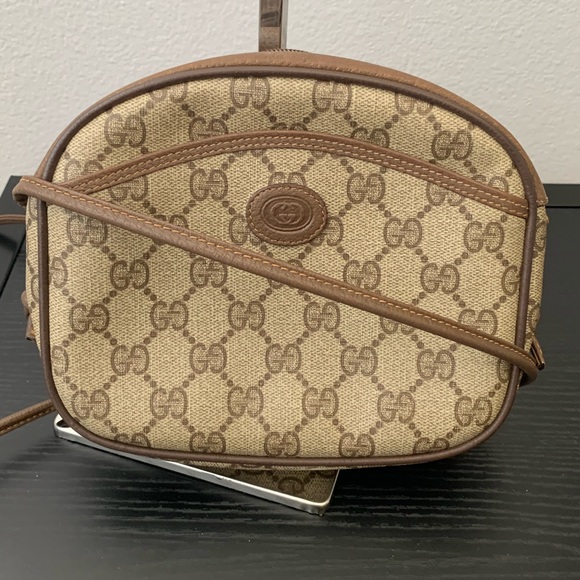 (35) GUCCI 80s Small Crossbody - Picture 5 of 12